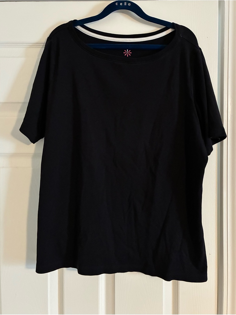 Isaac Mizrahi Black Boat Neck Swing Top